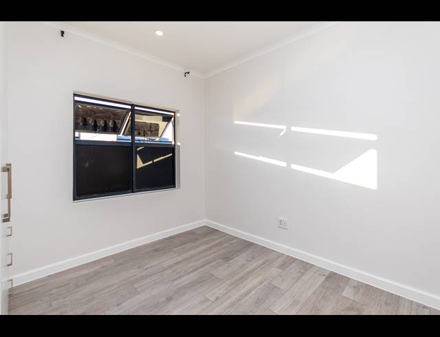 4 BEDROOM FREEHOLD FOR SALE IN SANDOWN